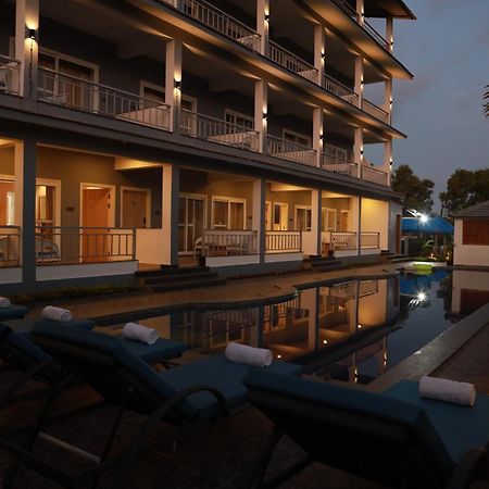 Gracias Cafe & Resort Morjim Ngoại thất bức ảnh