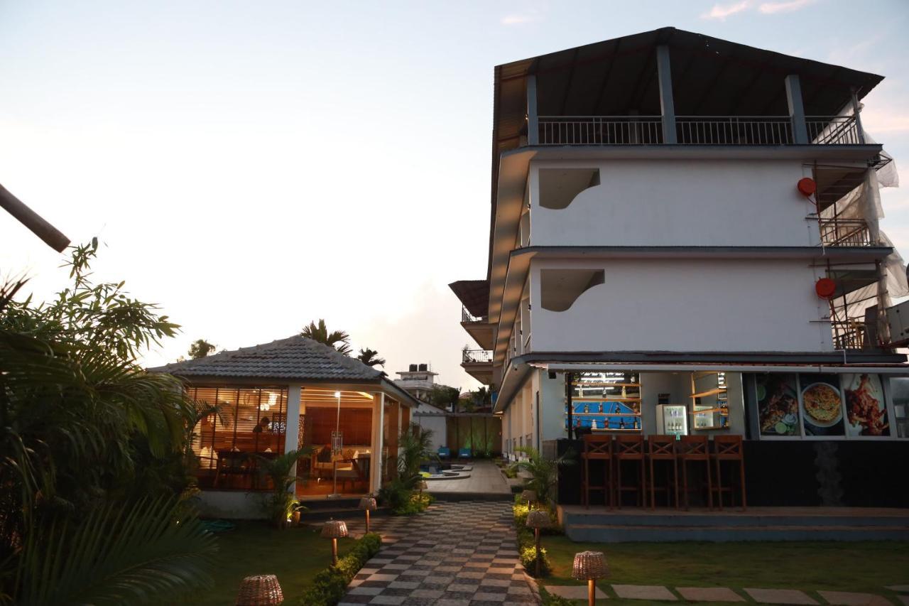 Gracias Cafe & Resort Morjim Ngoại thất bức ảnh