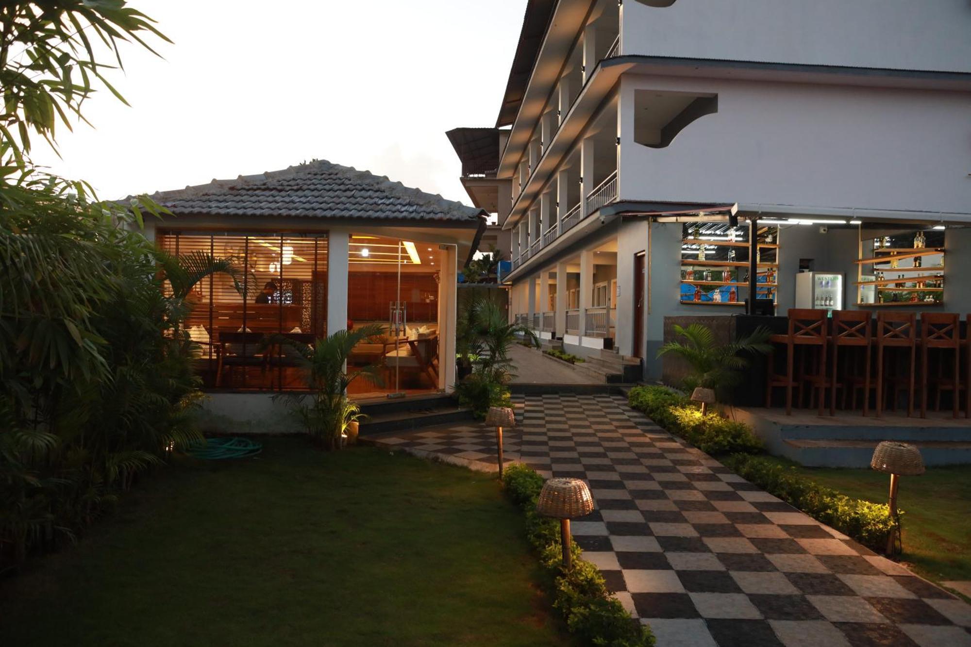 Gracias Cafe & Resort Morjim Ngoại thất bức ảnh