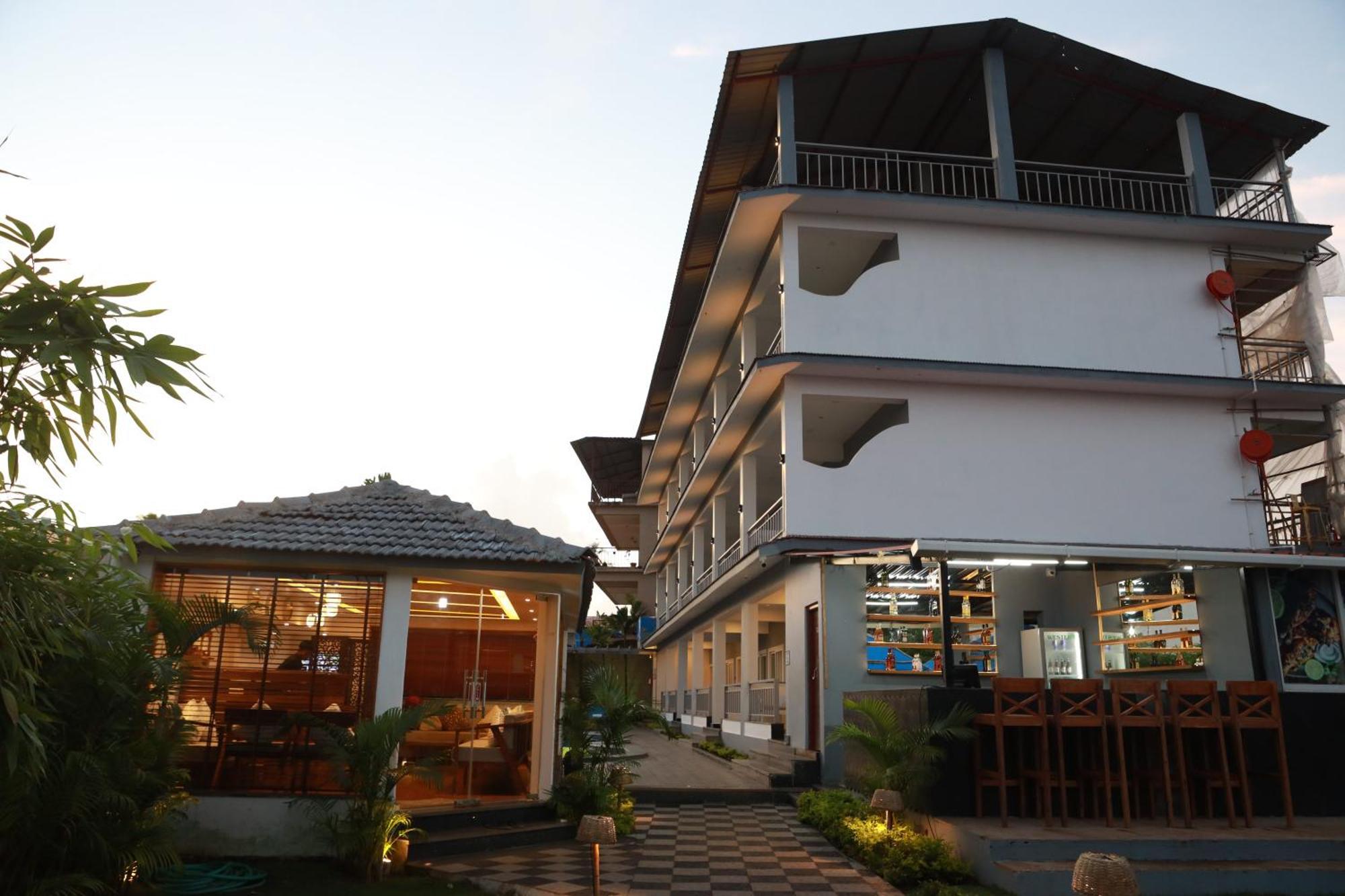 Gracias Cafe & Resort Morjim Ngoại thất bức ảnh