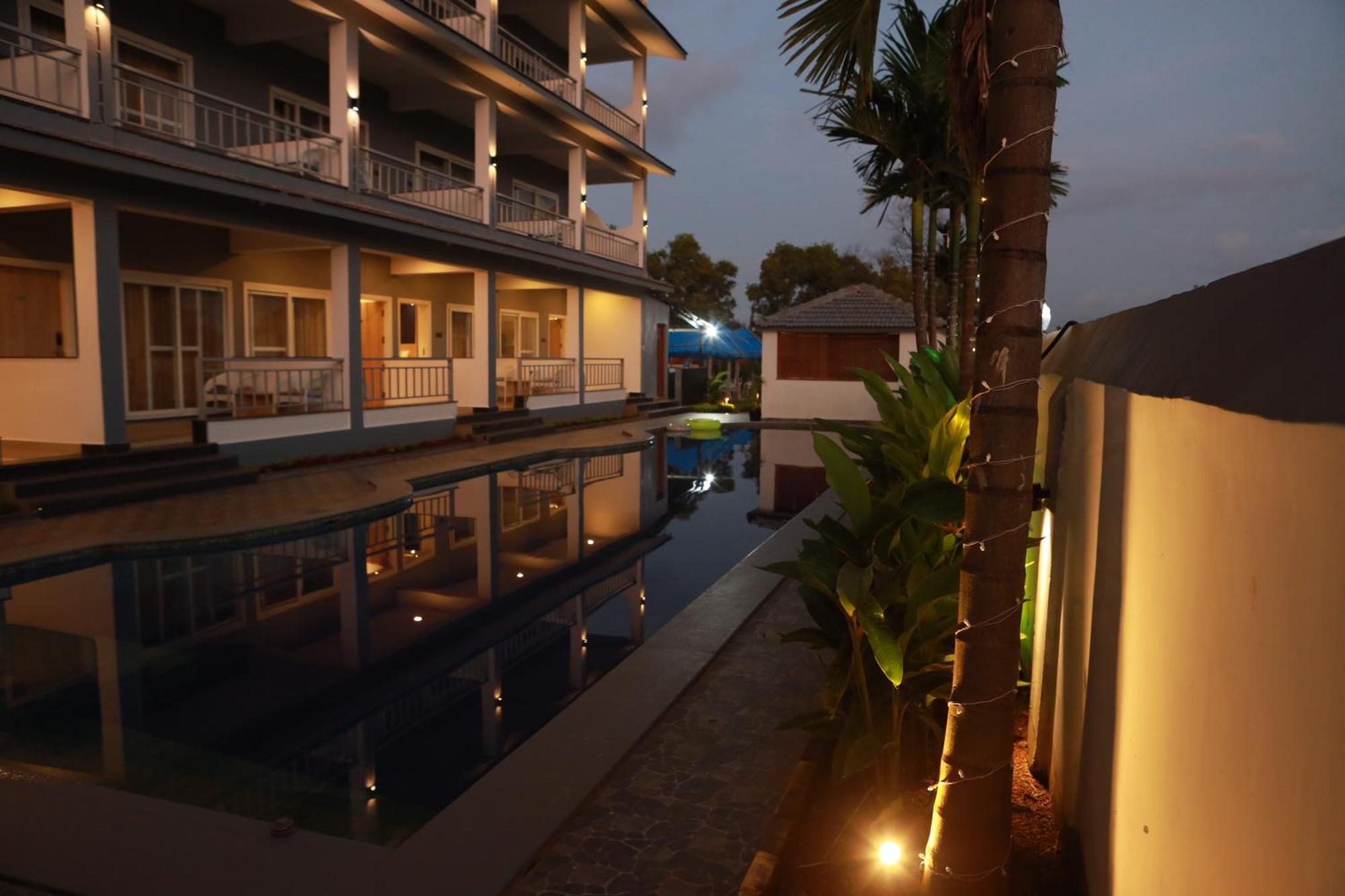 Gracias Cafe & Resort Morjim Ngoại thất bức ảnh