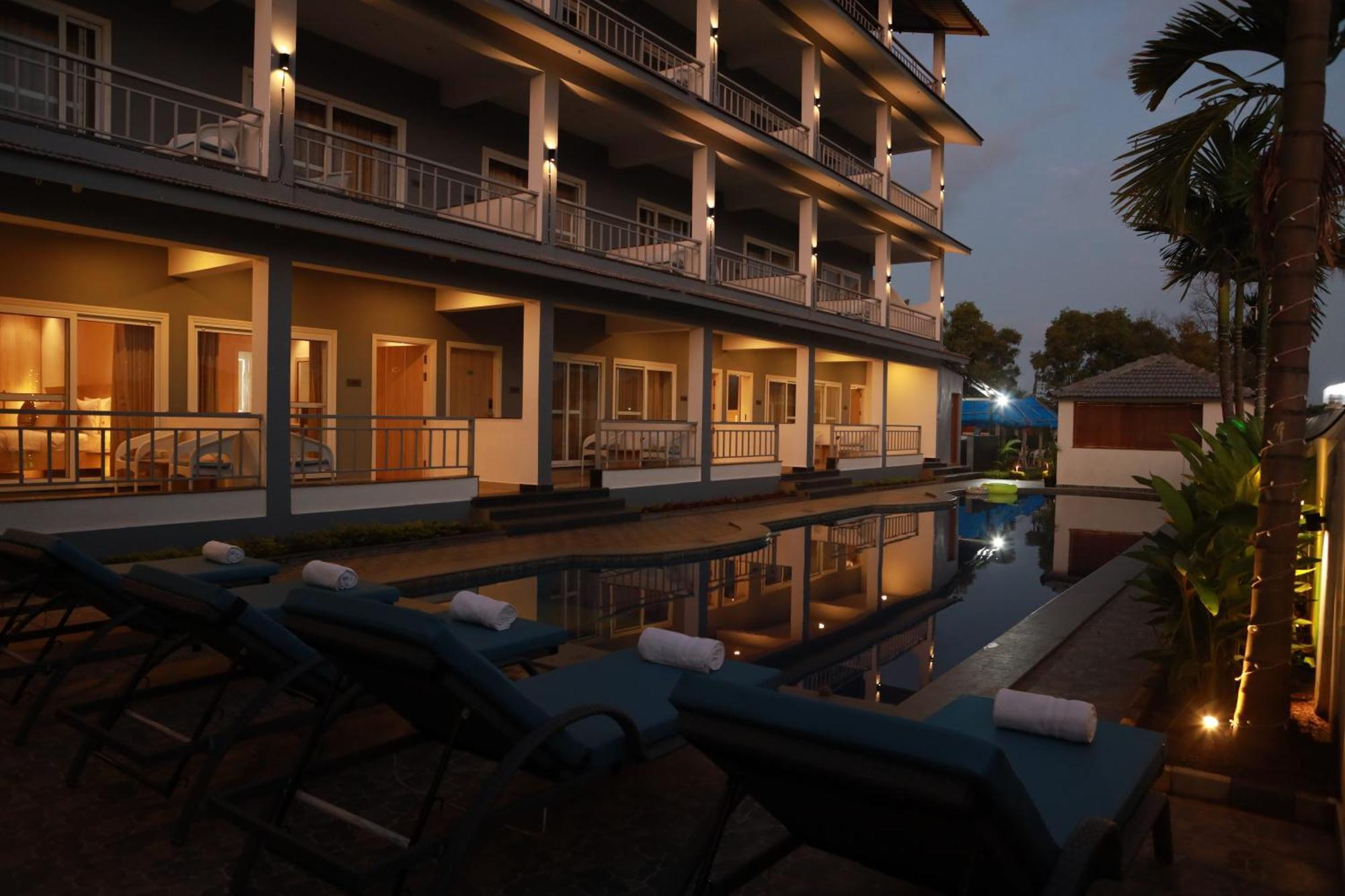 Gracias Cafe & Resort Morjim Ngoại thất bức ảnh