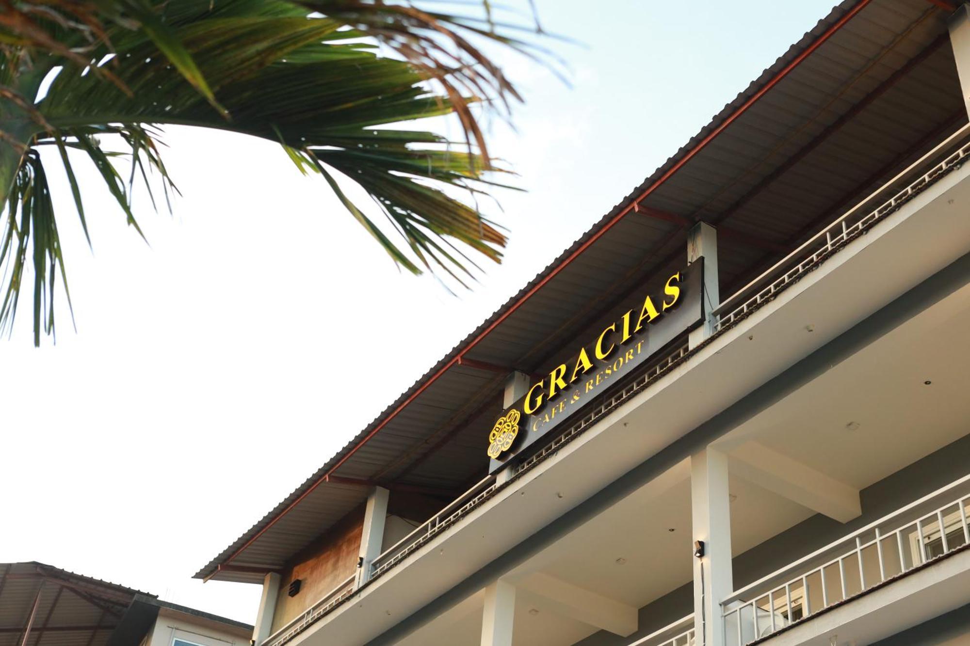 Gracias Cafe & Resort Morjim Ngoại thất bức ảnh