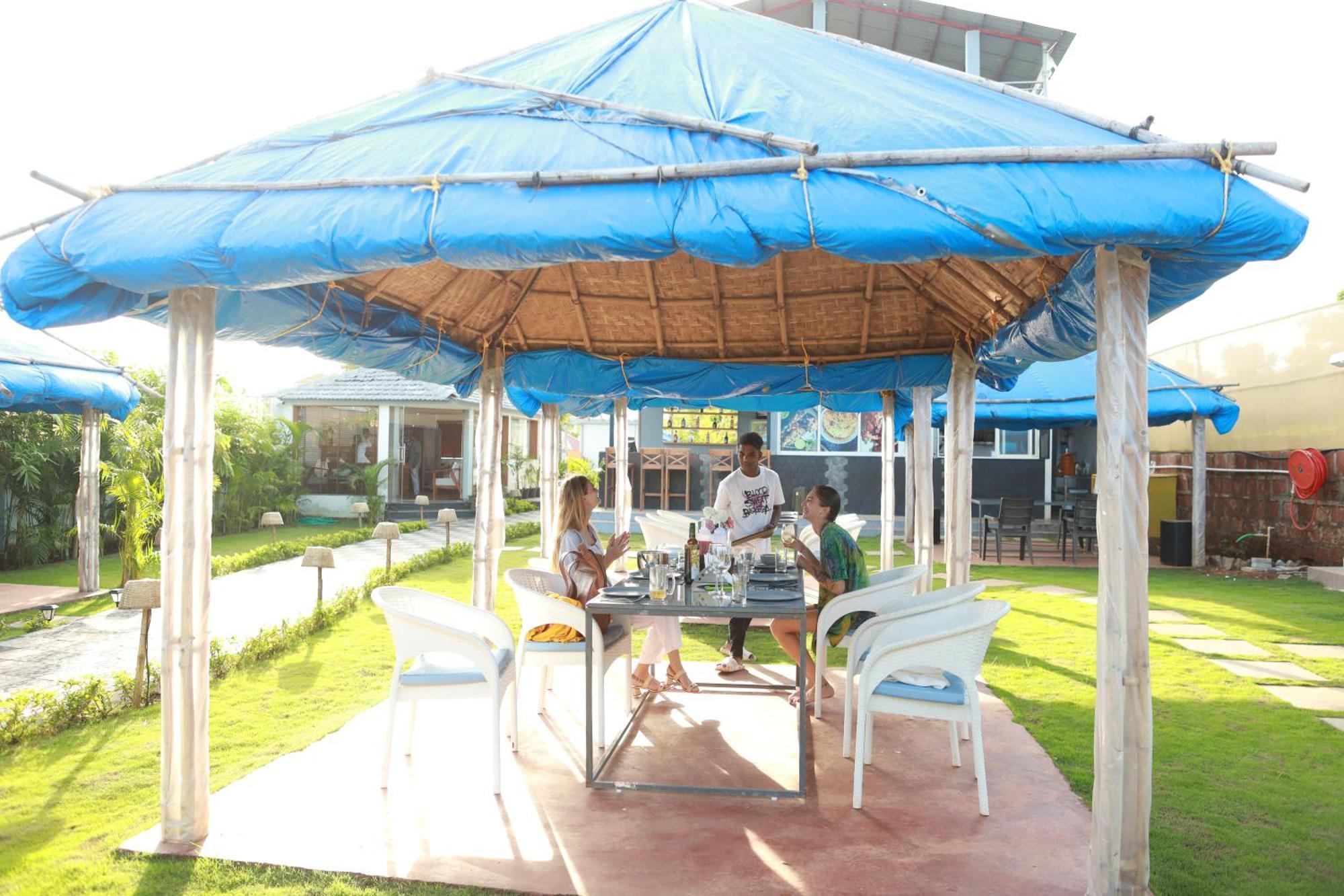 Gracias Cafe & Resort Morjim Ngoại thất bức ảnh