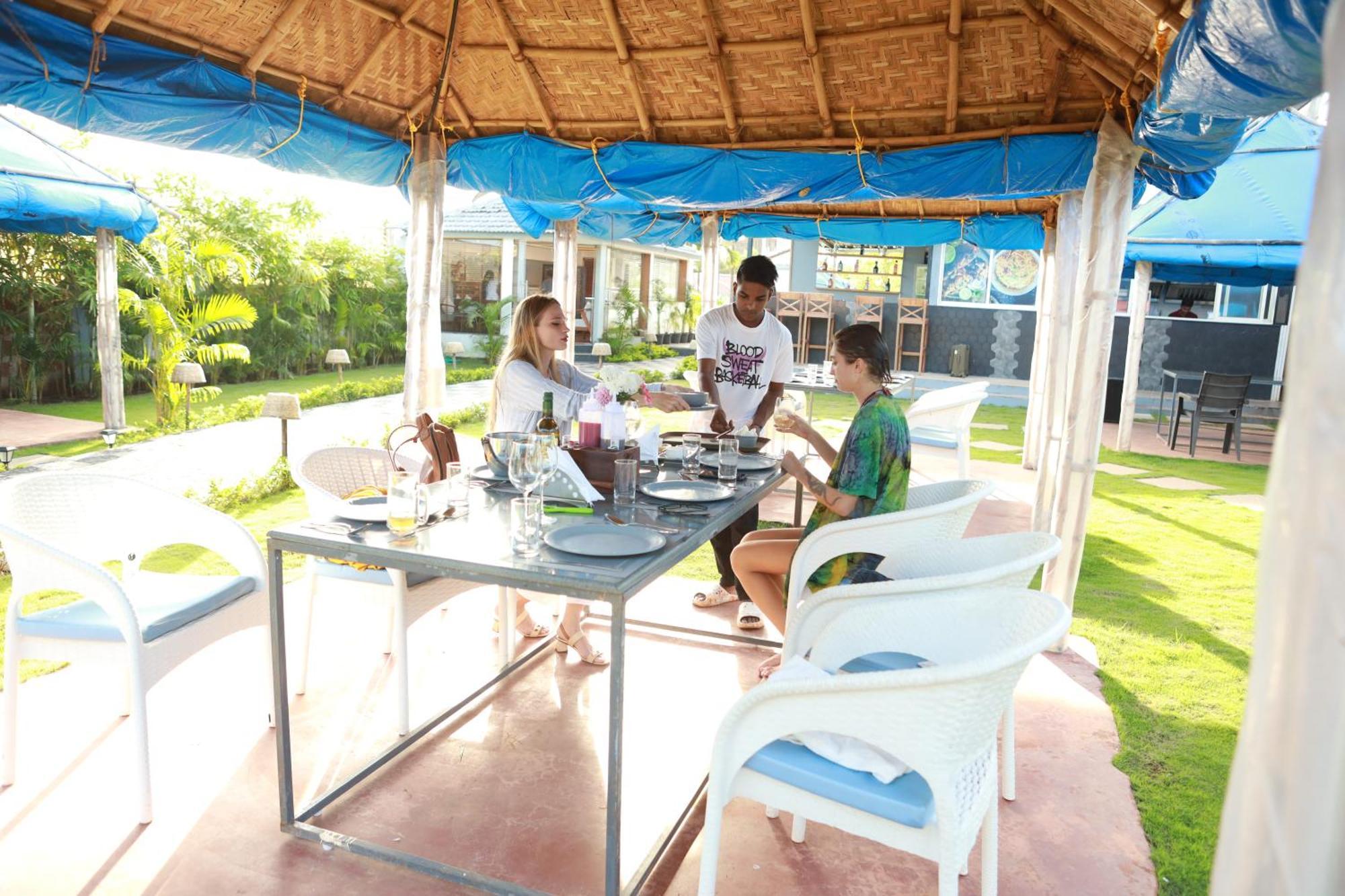 Gracias Cafe & Resort Morjim Ngoại thất bức ảnh