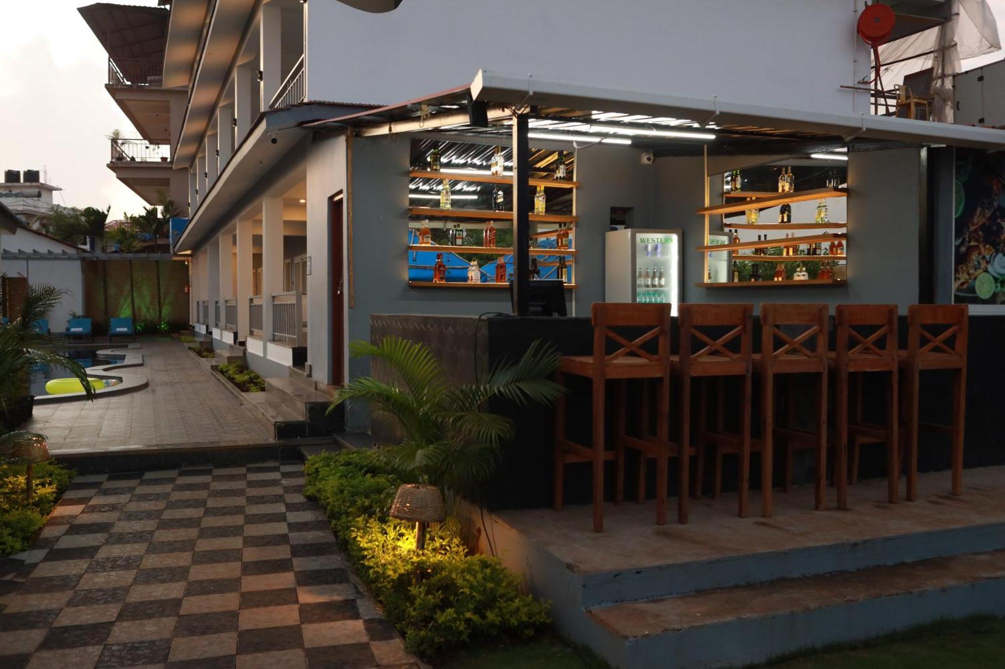 Gracias Cafe & Resort Morjim Ngoại thất bức ảnh