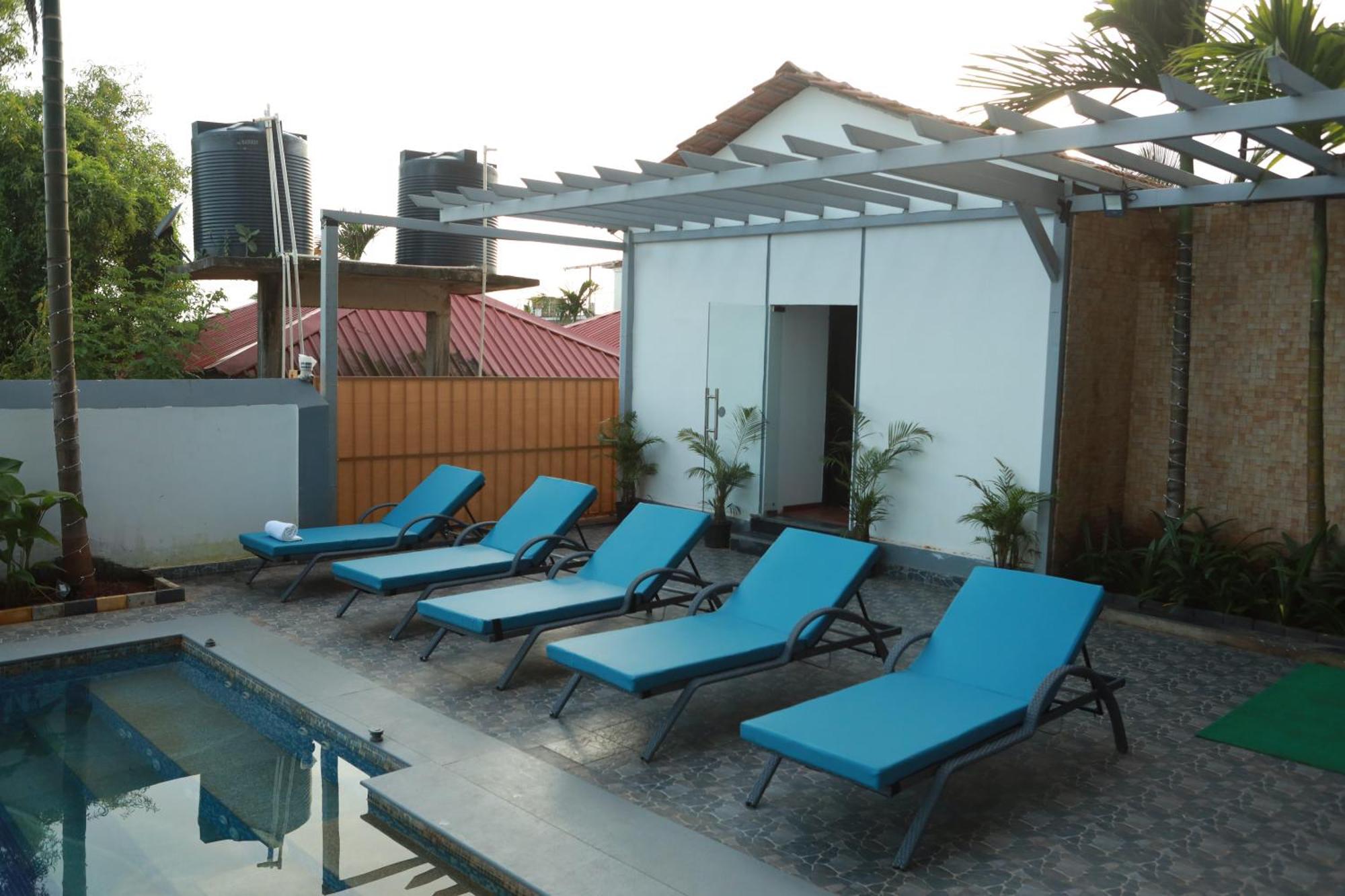 Gracias Cafe & Resort Morjim Ngoại thất bức ảnh